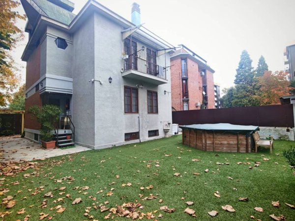 casa indipendente in vendita a Milano in zona Baggio