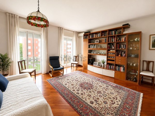 appartamento in vendita a Milano in zona Baggio