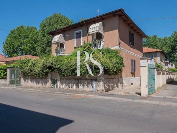 appartamento in vendita a Milano in zona Baggio