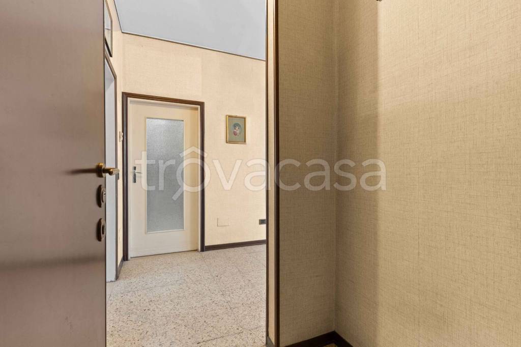 appartamento in vendita a Milano in zona Barona
