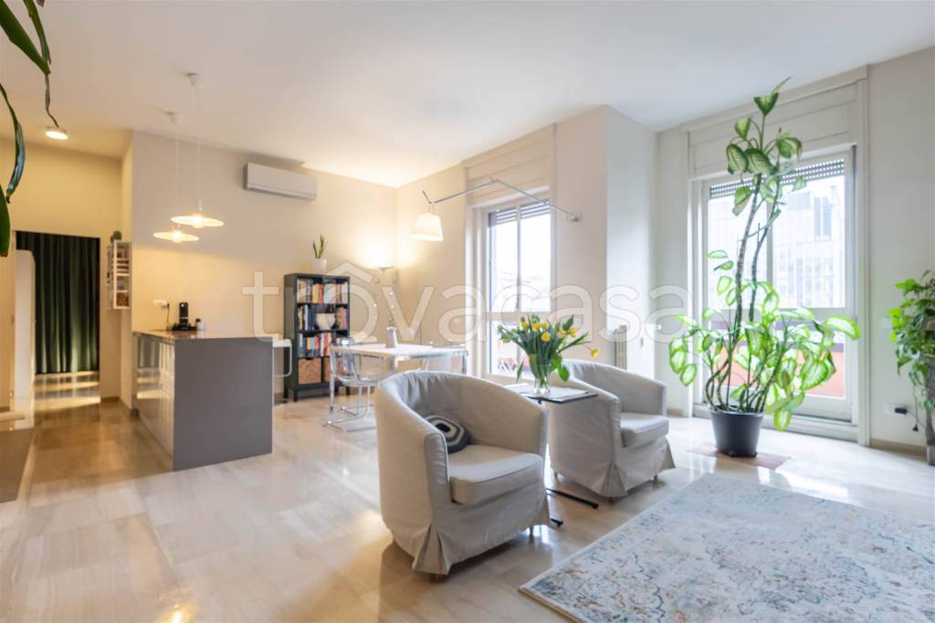 appartamento in vendita a Milano in zona Porta Nuova