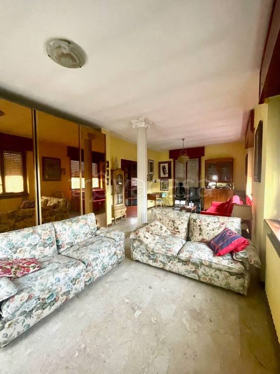 appartamento in vendita a Milano in zona Baggio
