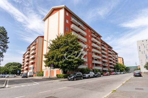 appartamento in vendita a Milano in zona Gallaratese