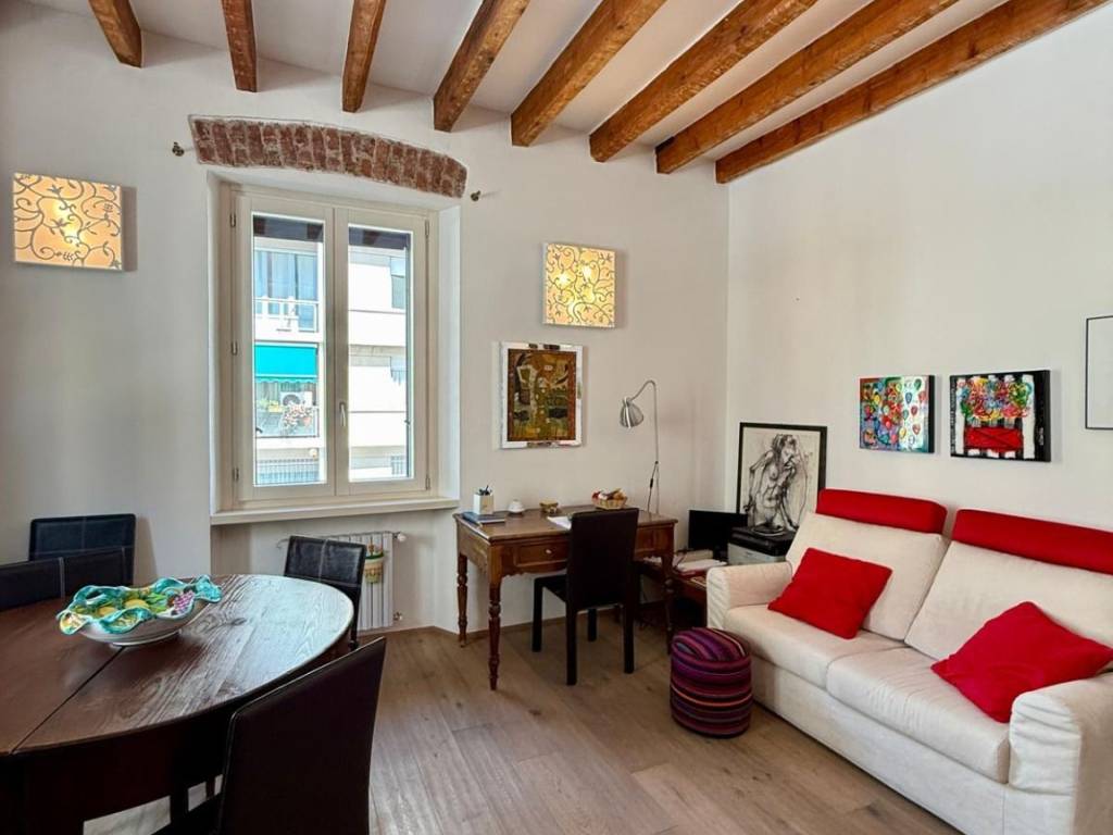 appartamento in vendita a Milano in zona Porta Monforte