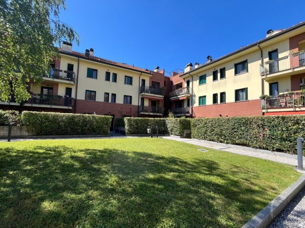 appartamento in vendita a Milano in zona Muggiano
