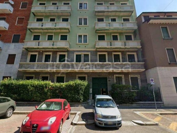 appartamento in vendita a Milano in zona Porta Magenta