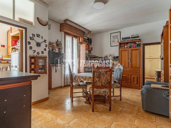 appartamento in vendita a Milano in zona Famagosta