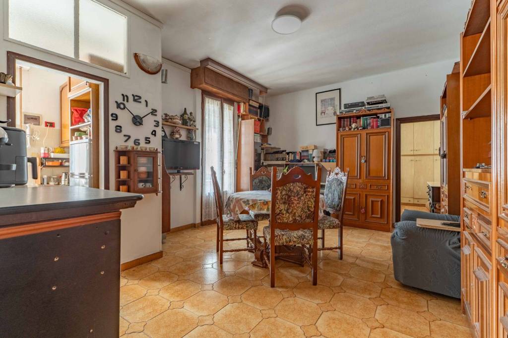 appartamento in vendita a Milano in zona Barona