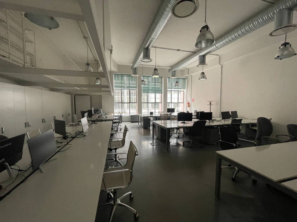 appartamento in vendita a Milano in zona Adriano