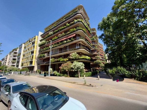 ufficio in vendita a Milano in zona Guastalla