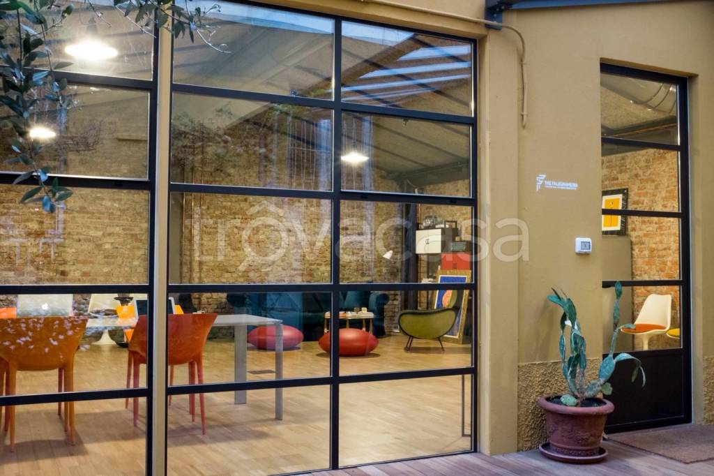 negozio in vendita a Milano in zona Solari