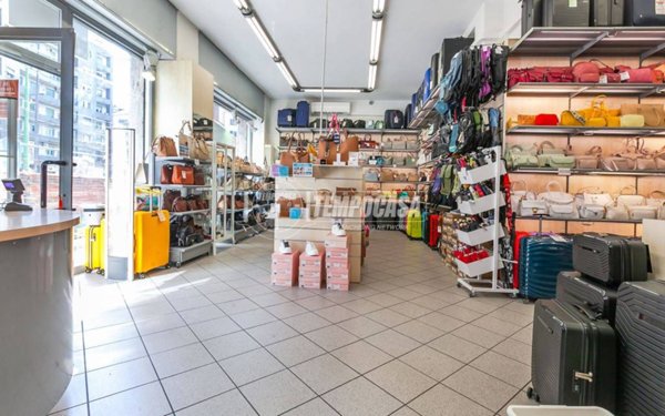 negozio in vendita a Milano in zona Bovisa