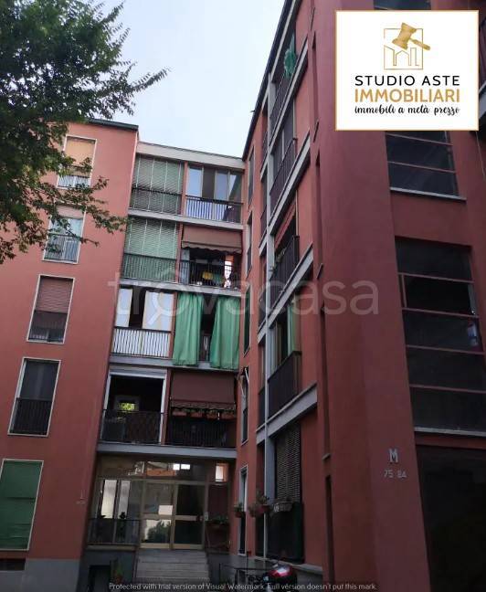 appartamento in vendita a Milano in zona Baggio