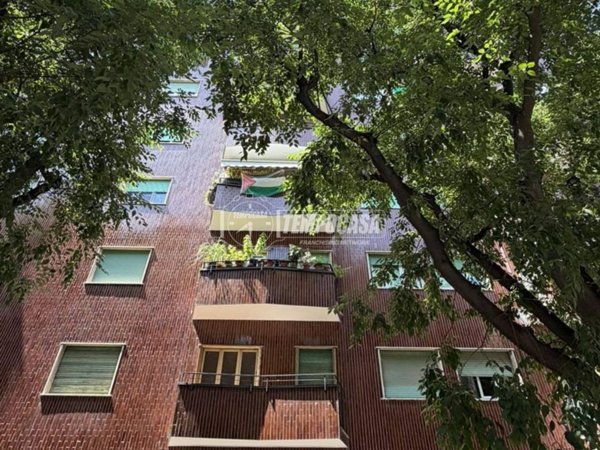 appartamento in vendita a Milano in zona Bullona
