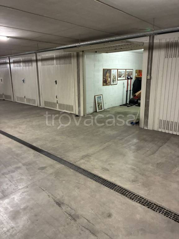 casale in vendita a Milano in zona Cascina dei Pomi