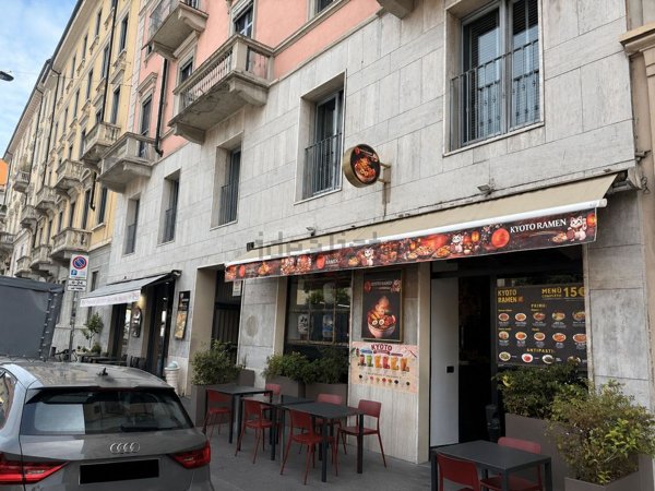 negozio in vendita a Milano in zona Porta Nuova