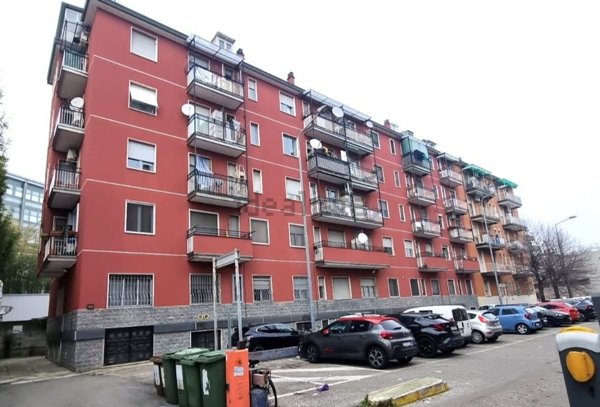 appartamento in vendita a Milano in zona Lorenteggio