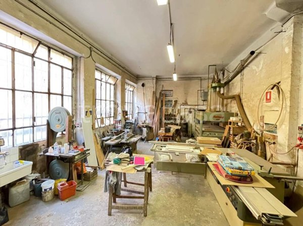 negozio in vendita a Milano in zona Isola