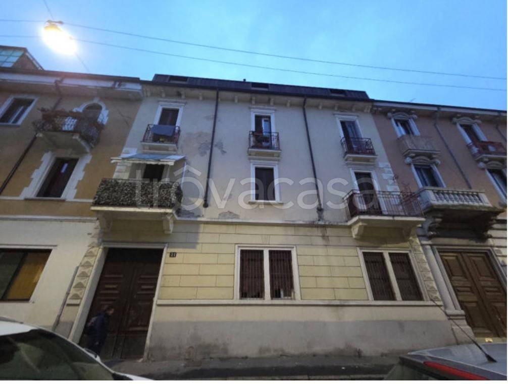 appartamento in vendita a Milano in zona Baggio