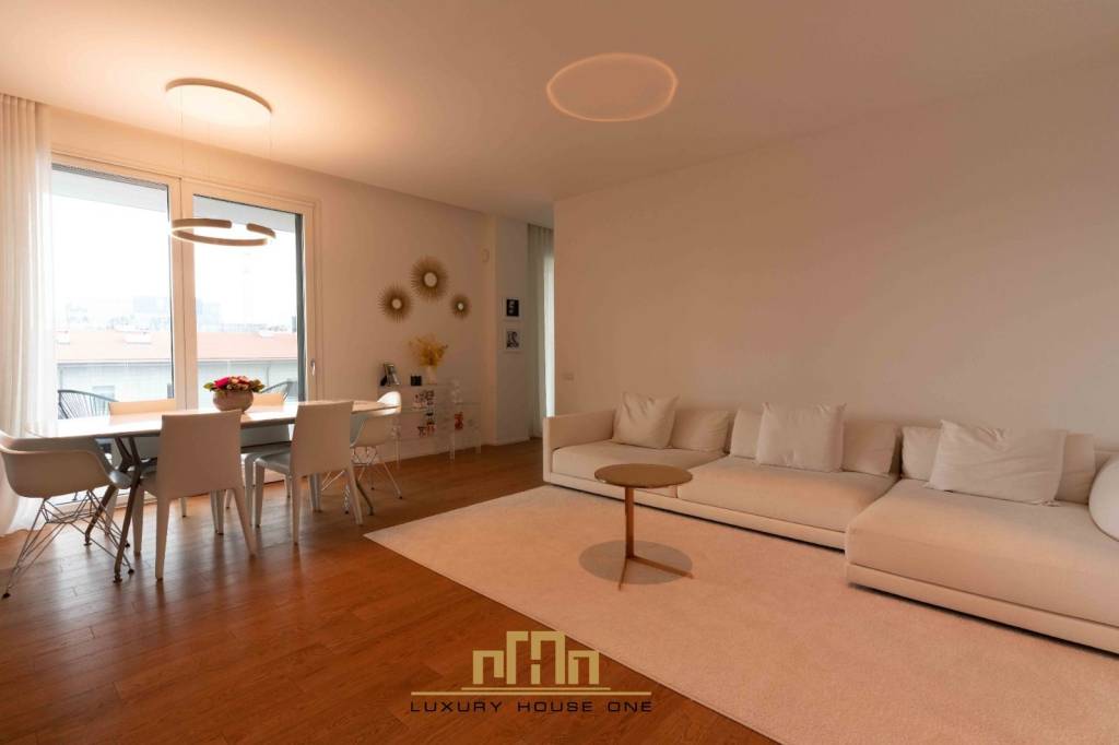 appartamento in vendita a Milano in zona Porta Nuova