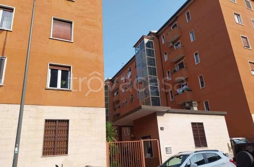 appartamento in vendita a Milano in zona Cascina dei Pomi