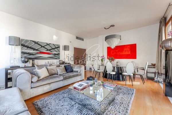 appartamento in vendita a Milano in zona Porta Vittoria