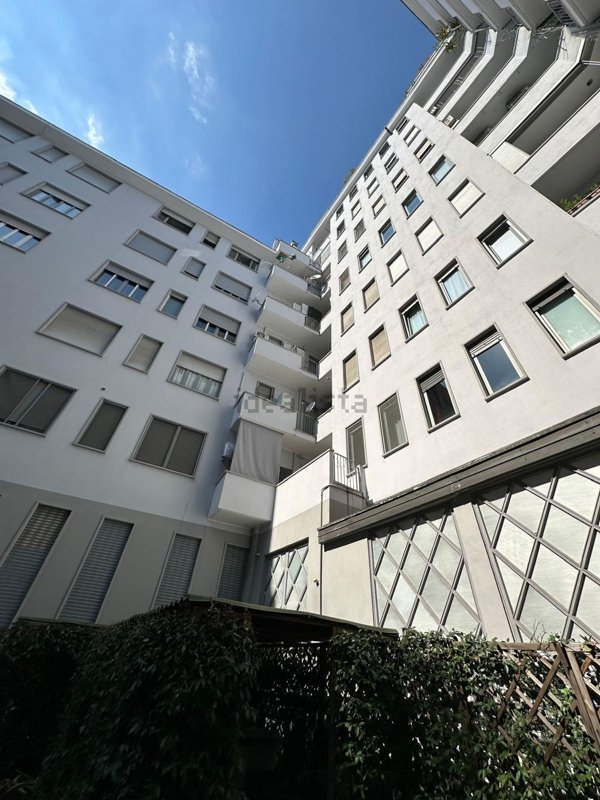 appartamento in vendita a Milano in zona Guastalla