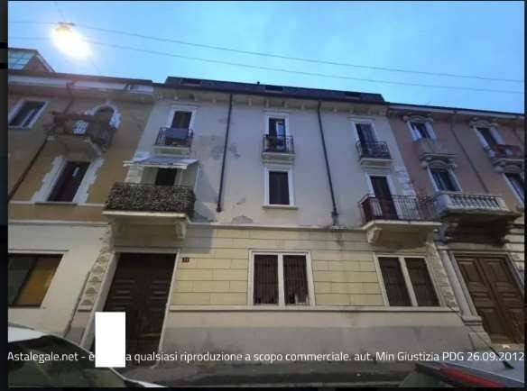 appartamento in vendita a Milano in zona Baggio