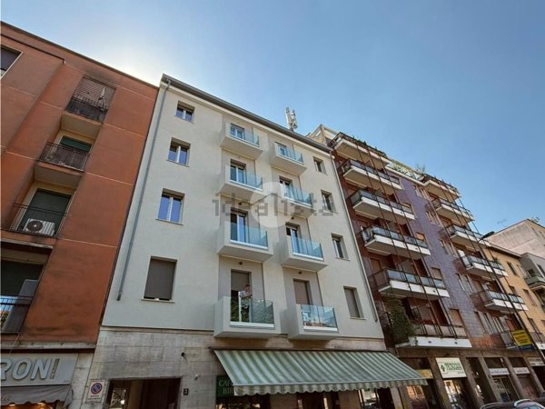 appartamento in vendita a Milano in zona Lorenteggio