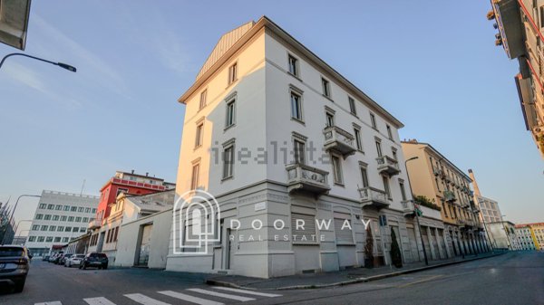 appartamento in vendita a Milano in zona Vigentino