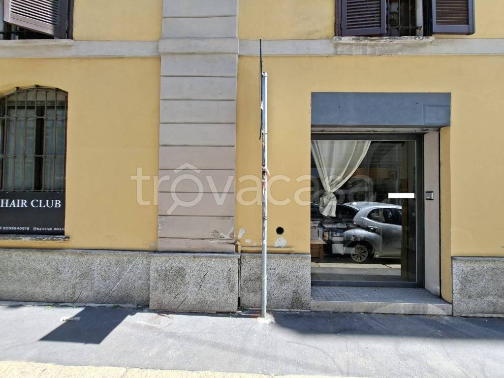ufficio in vendita a Milano in zona Porta Genova