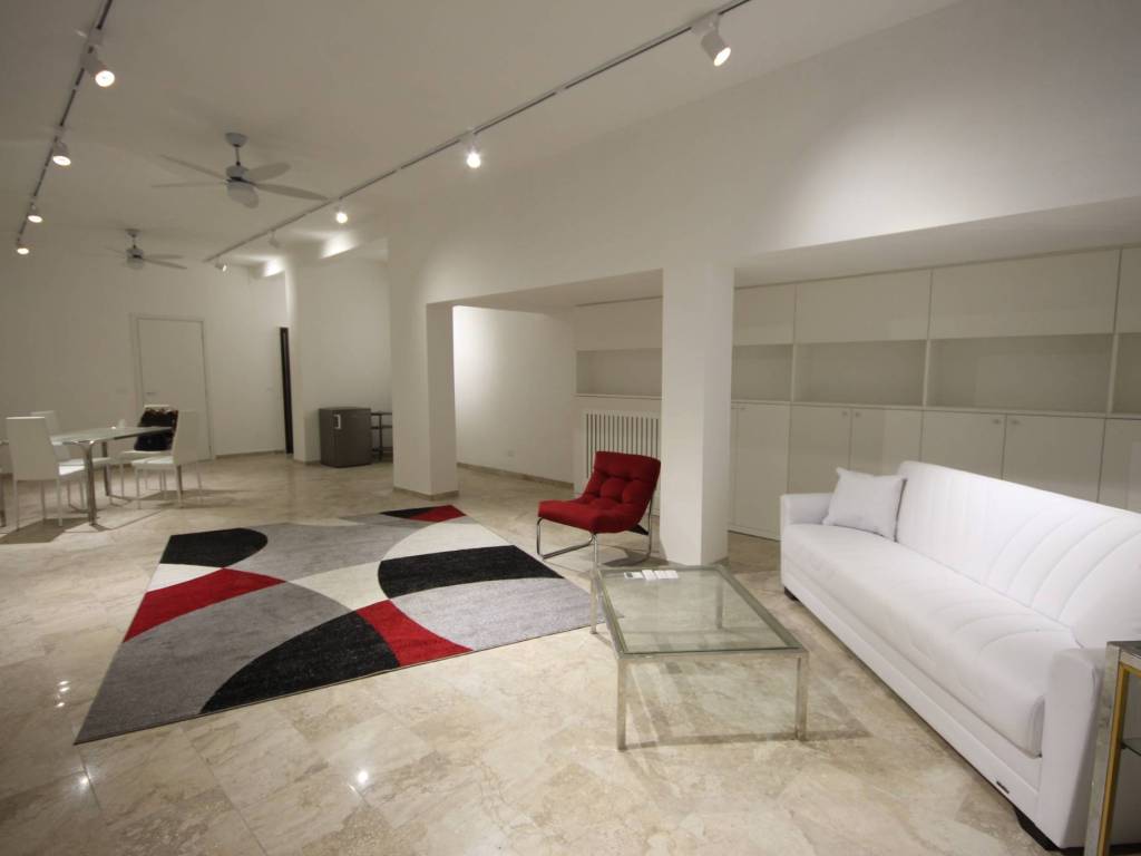 appartamento in vendita a Milano in zona Cadorna