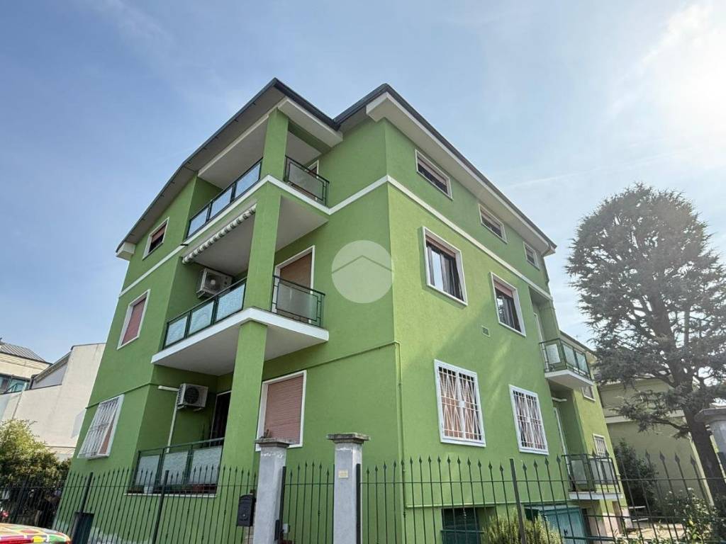 appartamento in vendita a Milano in zona Baggio