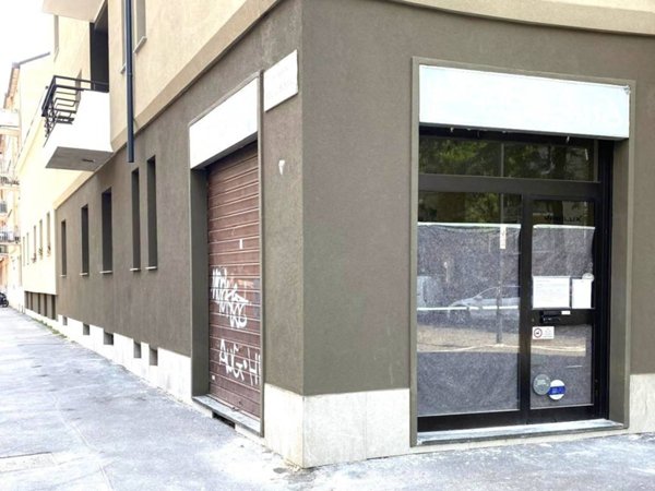 negozio in vendita a Milano in zona Rembrandt
