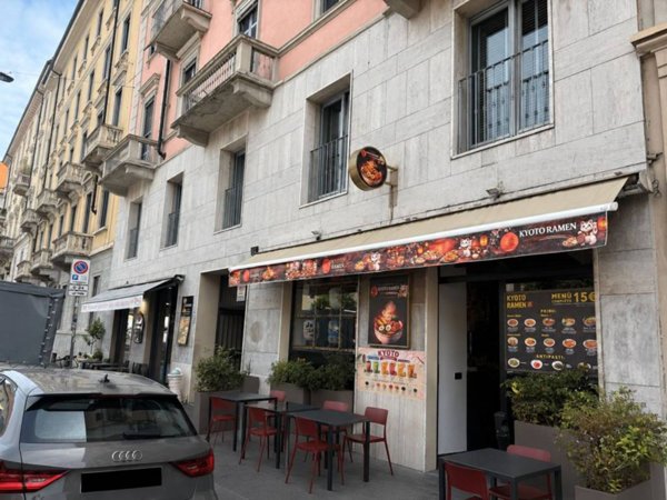 negozio in vendita a Milano in zona Porta Nuova