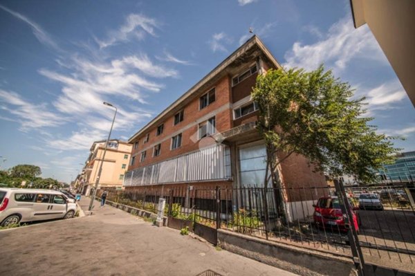 intera palazzina in vendita a Milano in zona Rogoredo