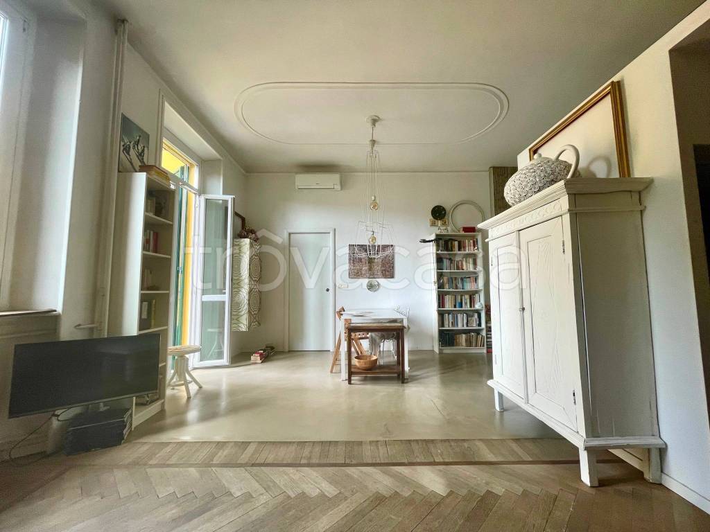 appartamento in vendita a Milano in zona Ponte Seveso