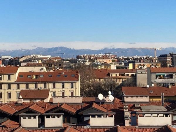 appartamento in vendita a Milano in zona Piazzale Lodi