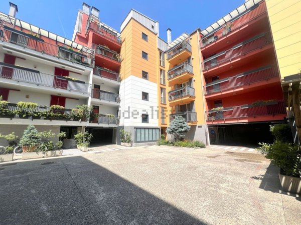 appartamento in vendita a Milano in zona Prato Centenaro