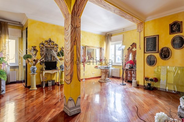 appartamento in vendita a Milano in zona Guastalla