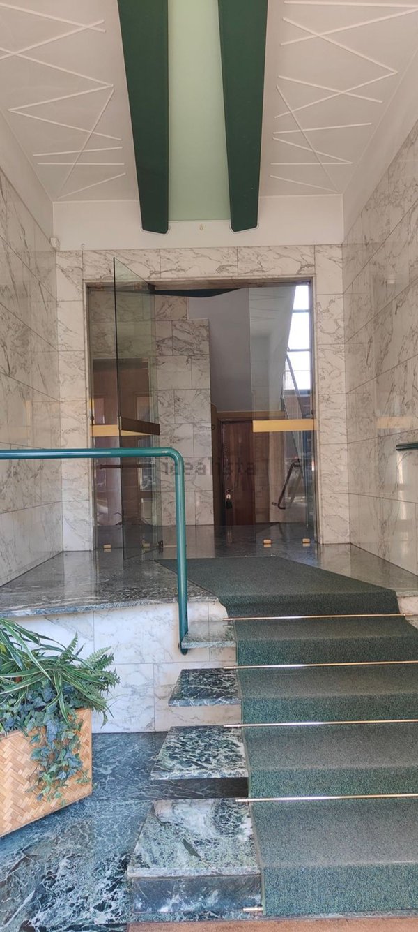appartamento in vendita a Milano in zona Lorenteggio