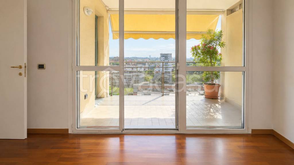 appartamento in vendita a Milano in zona Solari