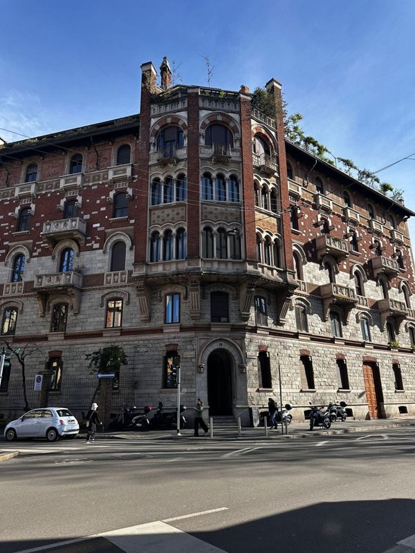 appartamento in vendita a Milano in zona Guastalla