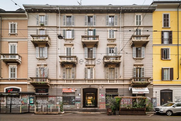 appartamento in vendita a Milano in zona Porta Genova