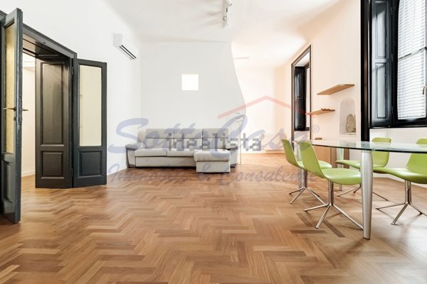appartamento in vendita a Milano in zona Porta Nuova
