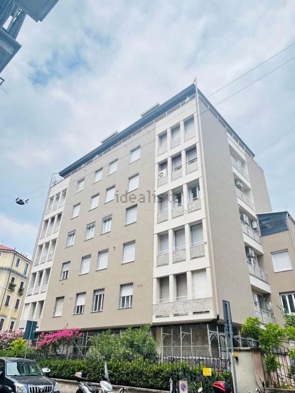 appartamento in vendita a Milano in zona Sant'Ambrogio