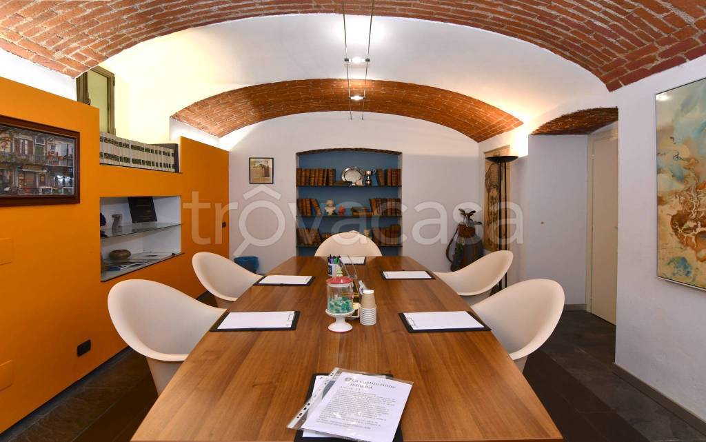 ufficio in vendita a Milano in zona Porta Genova