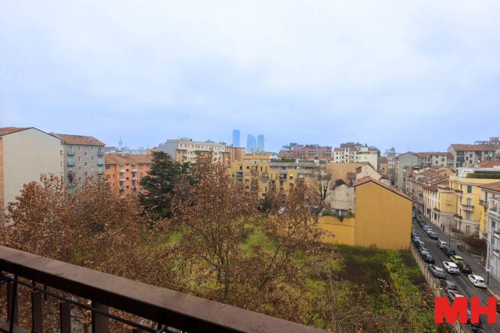 appartamento in vendita a Milano in zona Ghisolfa
