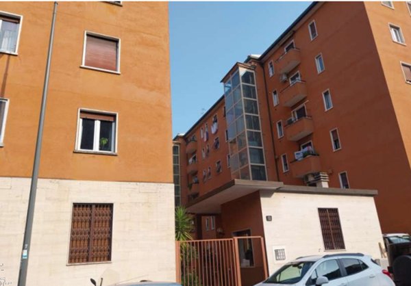 appartamento in vendita a Milano in zona Cascina dei Pomi