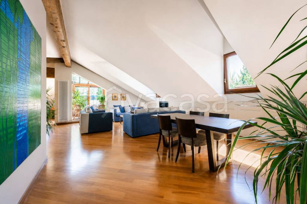 appartamento in vendita a Milano in zona Sant'Ambrogio